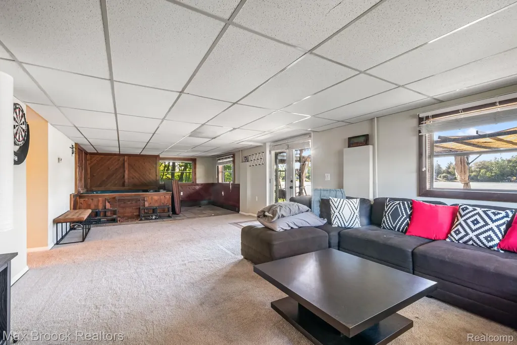 2881 Hope White Lake Charter Township MI 48383