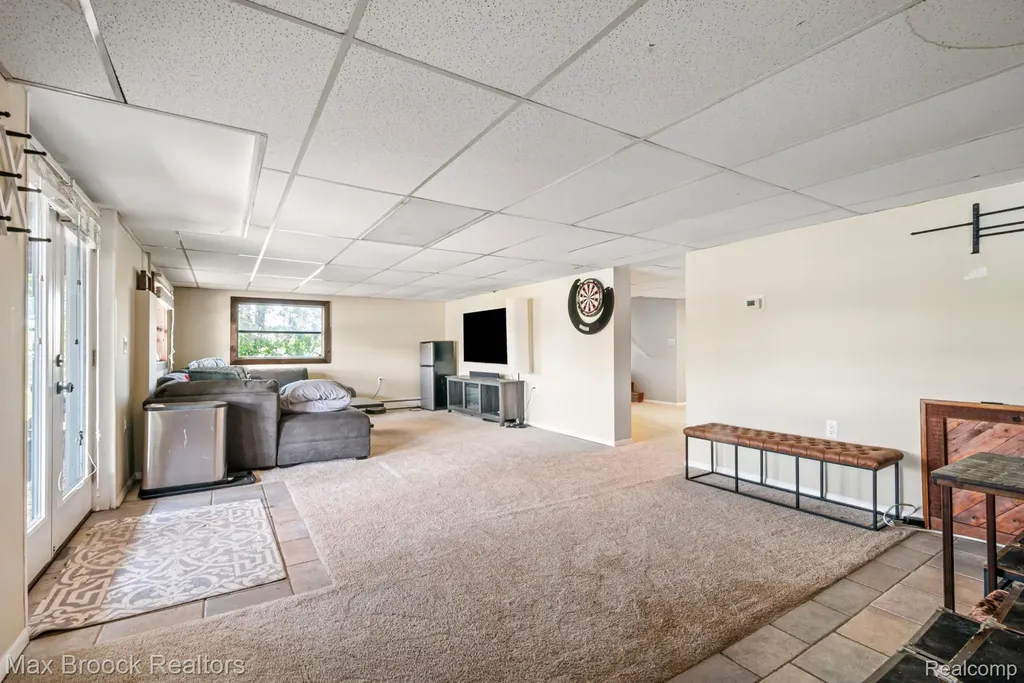 2881 Hope White Lake Charter Township MI 48383