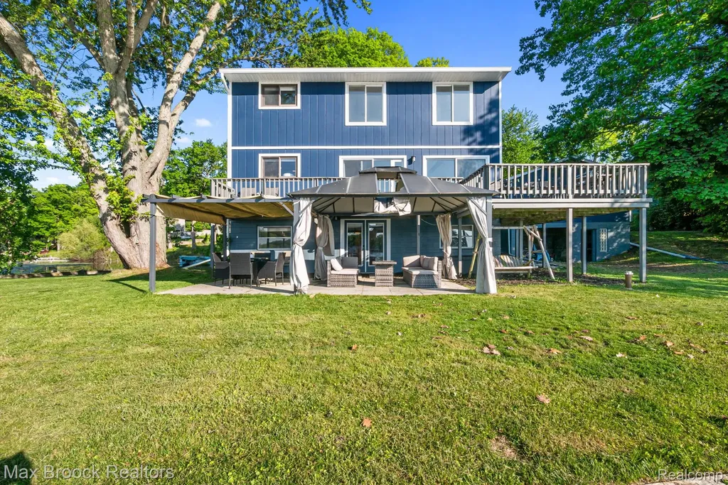 2881 Hope White Lake Charter Township MI 48383