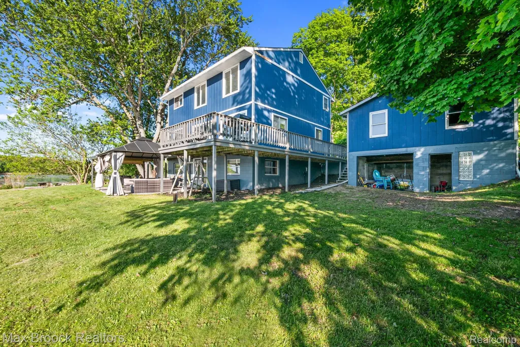 2881 Hope White Lake Charter Township MI 48383