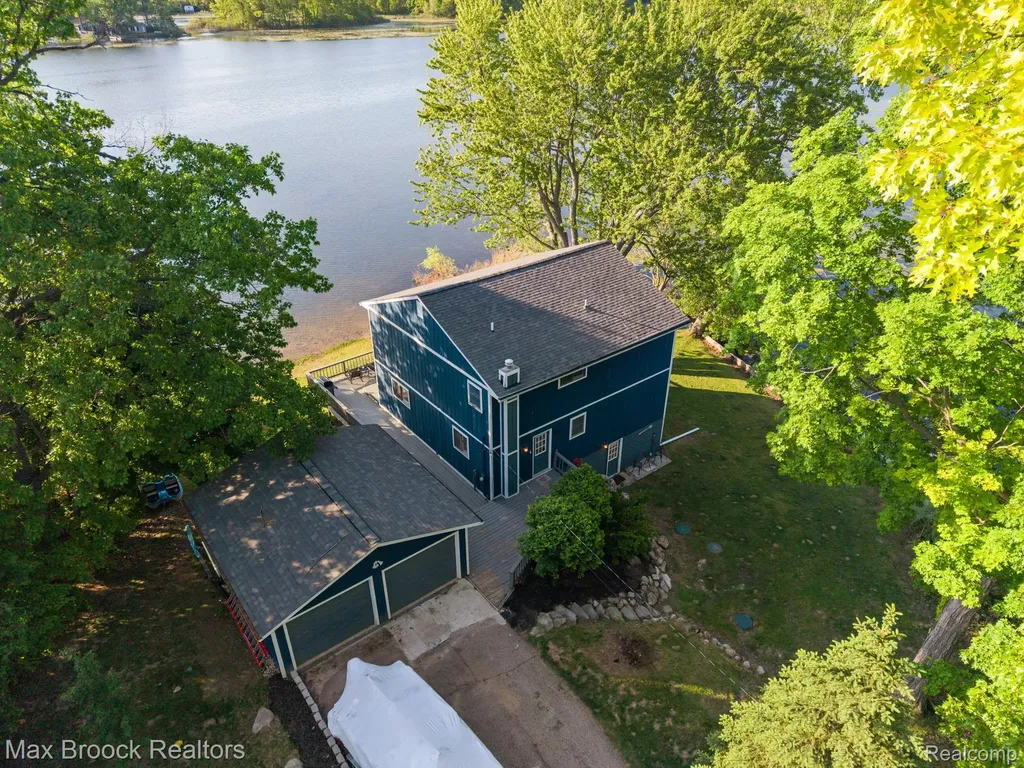 2881 Hope White Lake Charter Township MI 48383