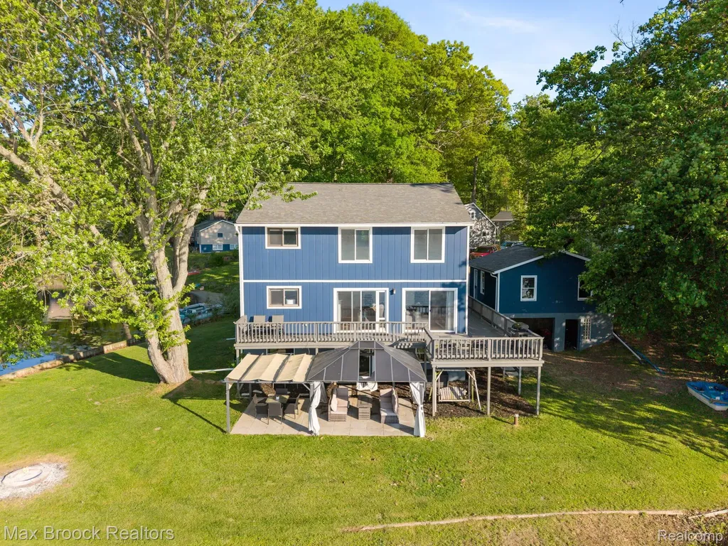 2881 Hope White Lake Charter Township MI 48383