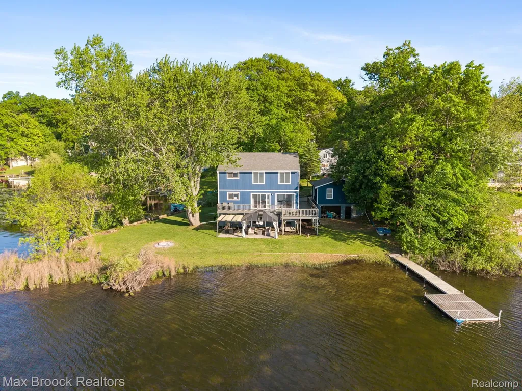 2881 Hope White Lake Charter Township MI 48383