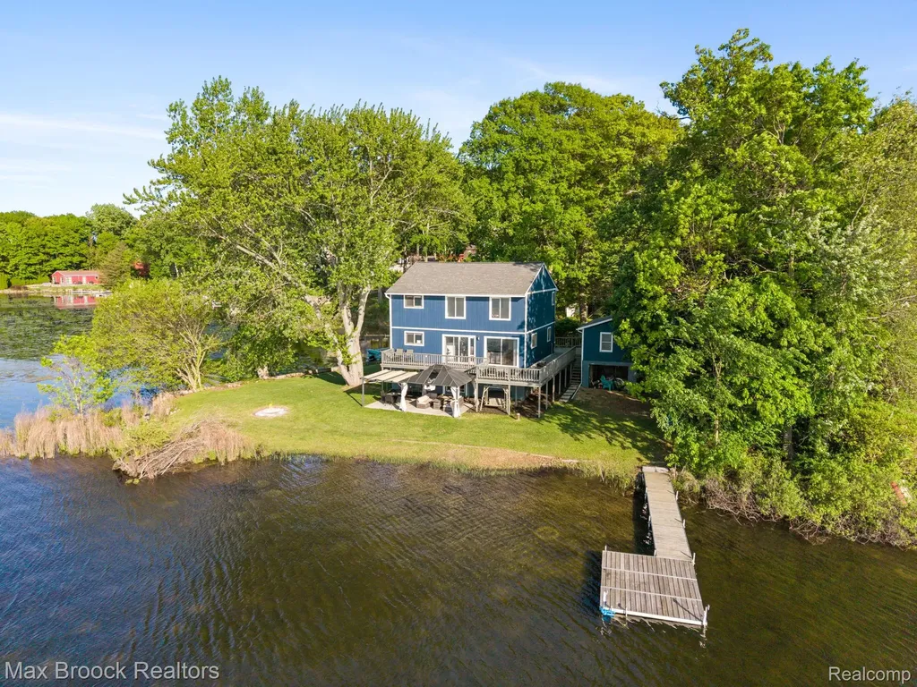 2881 Hope White Lake Charter Township MI 48383