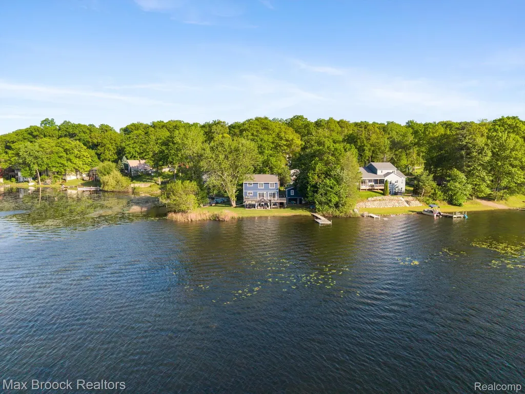 2881 Hope White Lake Charter Township MI 48383