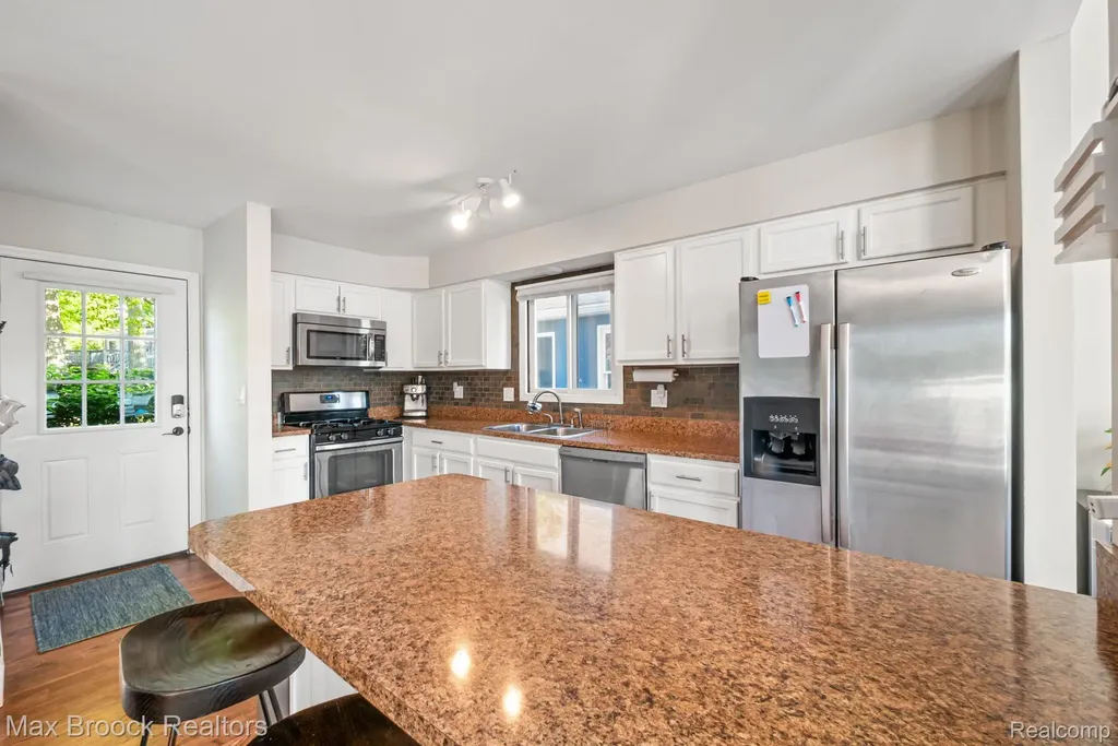 2881 Hope White Lake Charter Township MI 48383