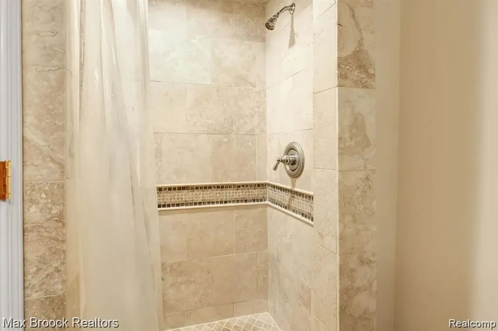 44252 Felstone Drive Sterling Heights City MI 48313