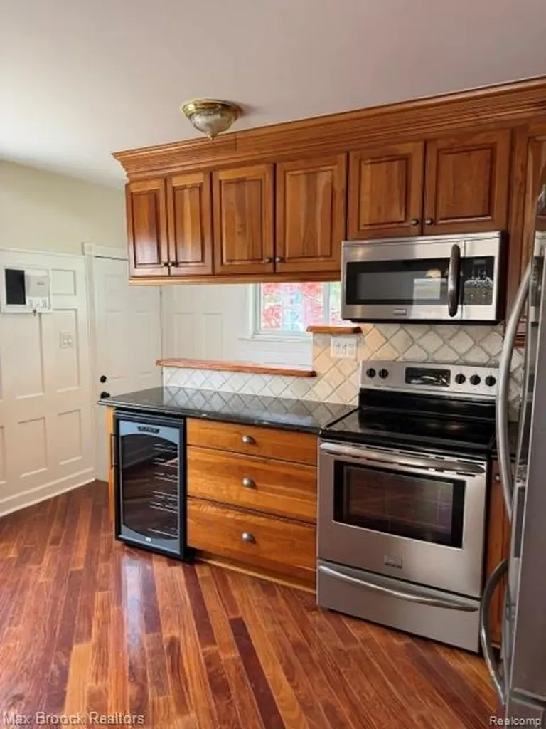 44252 Felstone Drive Sterling Heights City MI 48313