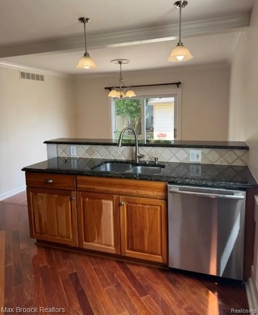 44252 Felstone Drive Sterling Heights City MI 48313