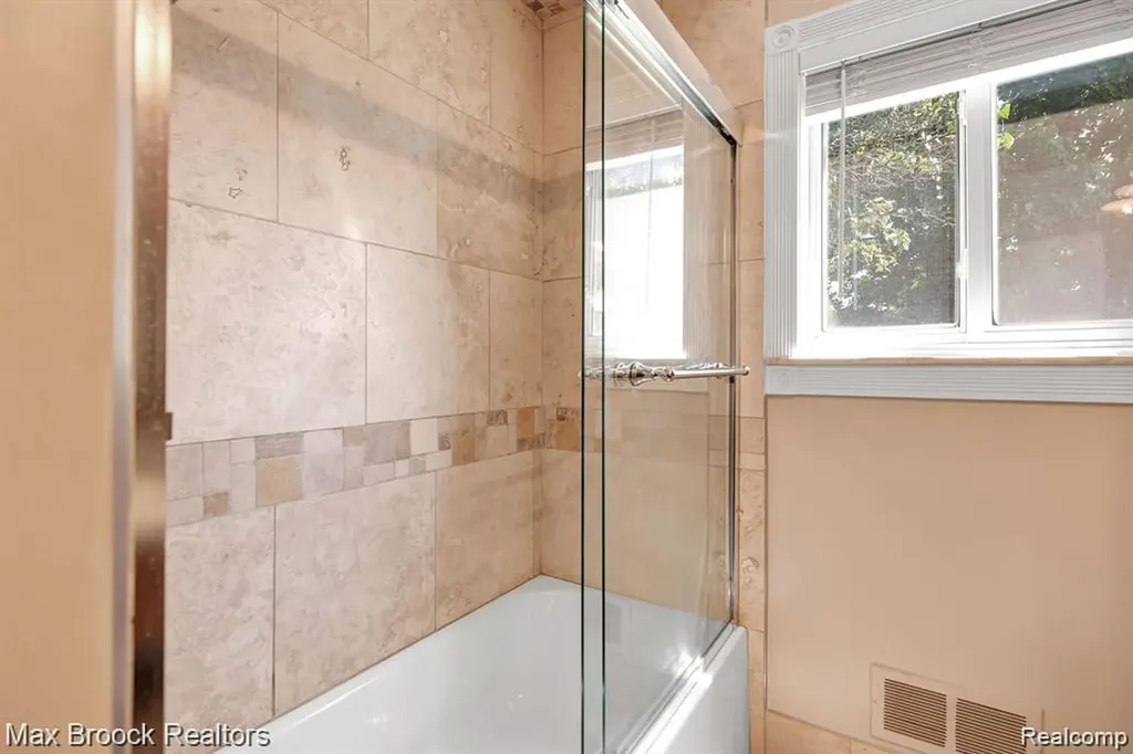 44252 Felstone Drive Sterling Heights City MI 48313