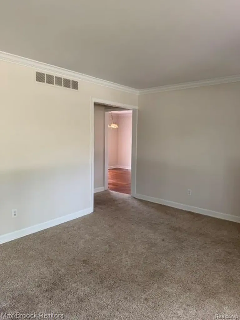 44252 Felstone Drive Sterling Heights City MI 48313