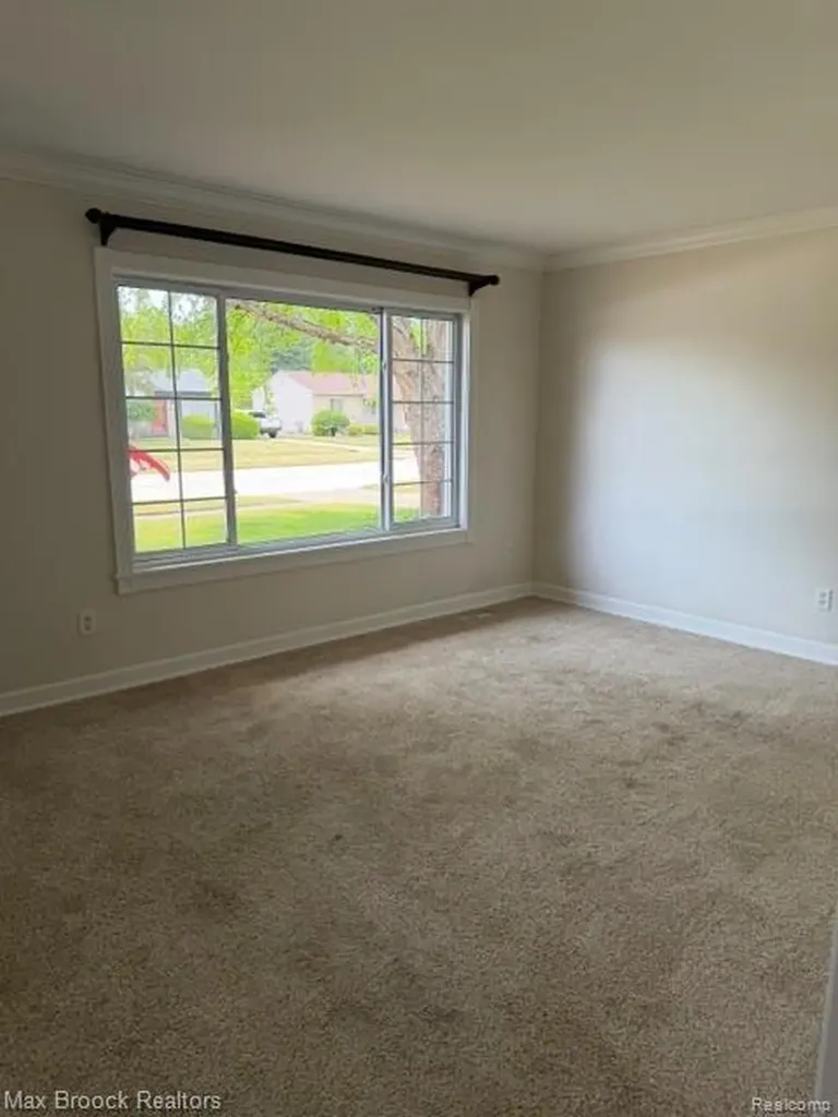 44252 Felstone Drive Sterling Heights City MI 48313