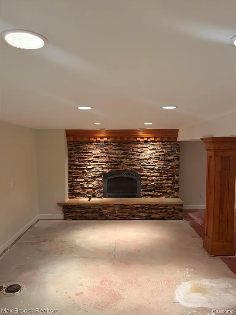 44252 Felstone Drive Sterling Heights City MI 48313