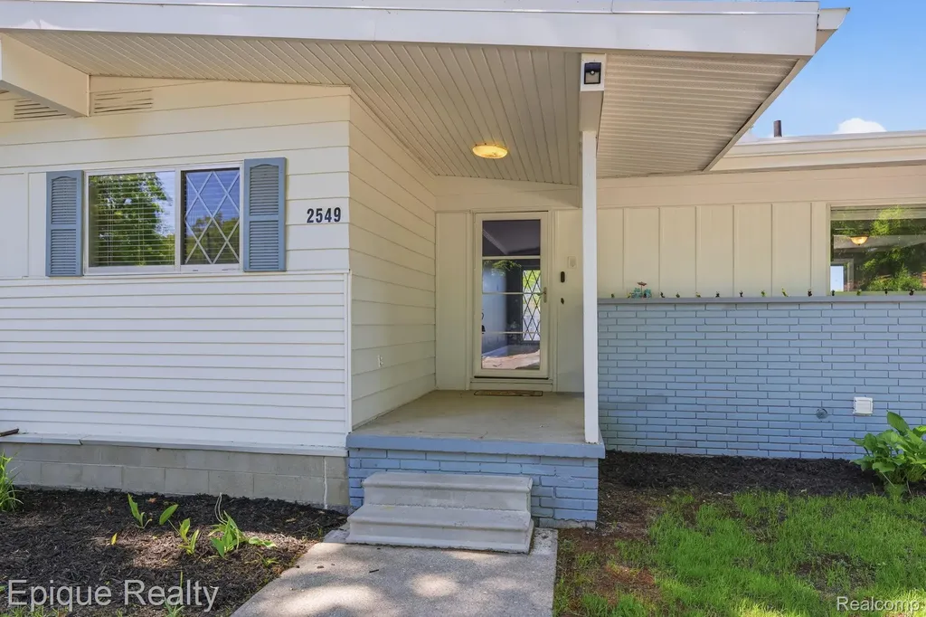 2549 Riverwood Drive Port Huron City MI 48060