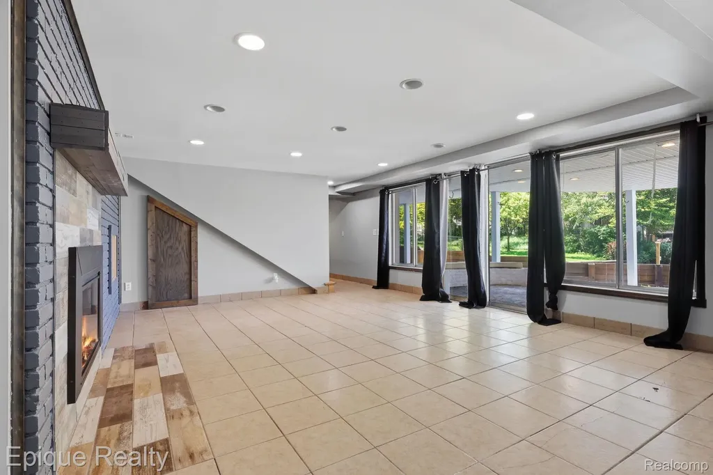 2549 Riverwood Drive Port Huron City MI 48060