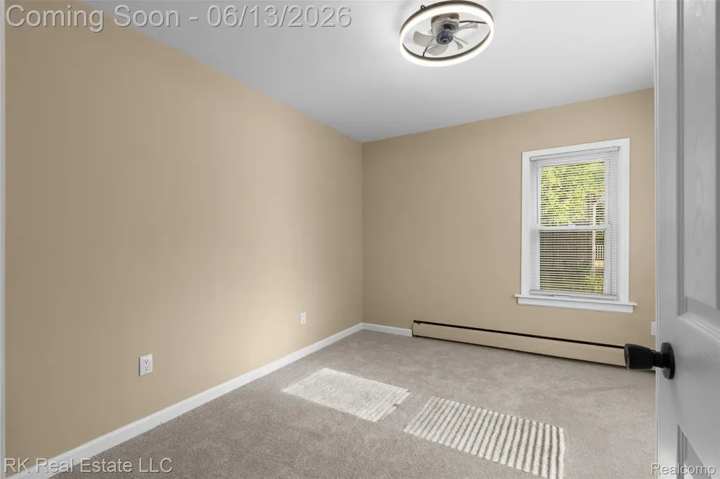 27073 Gilbert Drive Warren City MI 48093