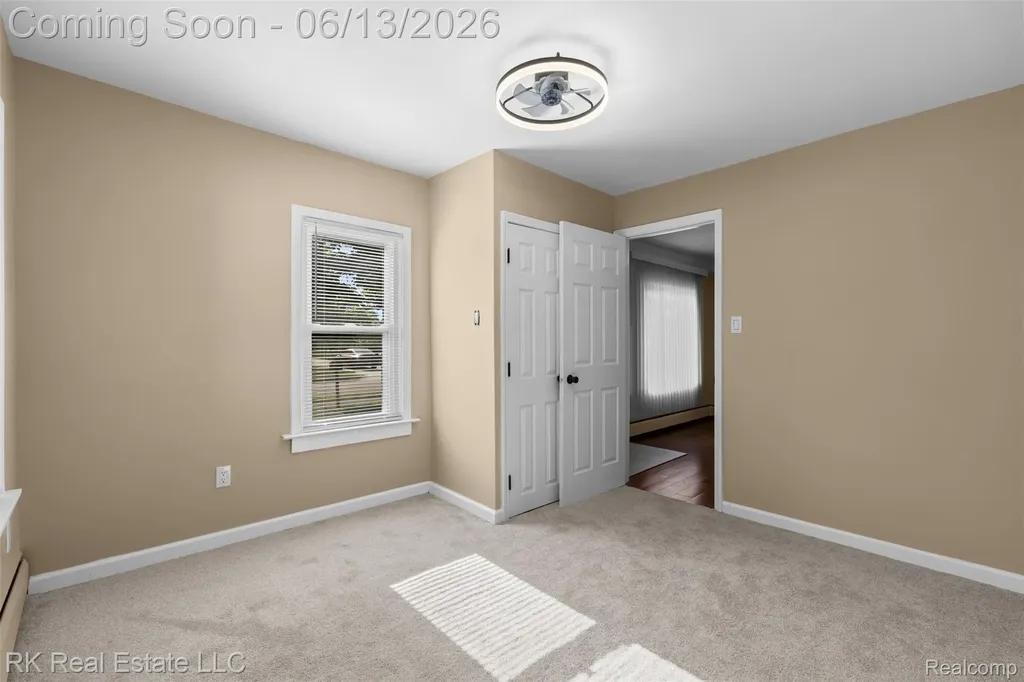 27073 Gilbert Drive Warren City MI 48093