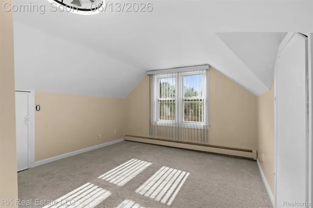 27073 Gilbert Drive Warren City MI 48093