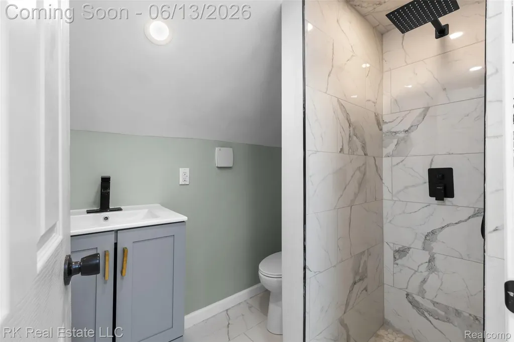 27073 Gilbert Drive Warren City MI 48093