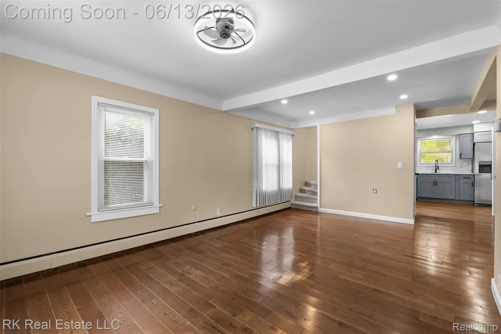 27073 Gilbert Drive Warren City MI 48093