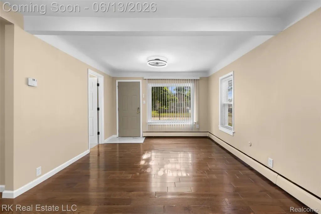 27073 Gilbert Drive Warren City MI 48093