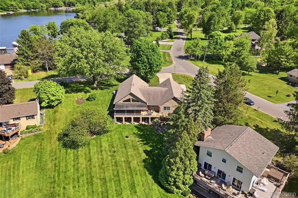 7477 Ore Knob Drive Tyrone Township MI 48430