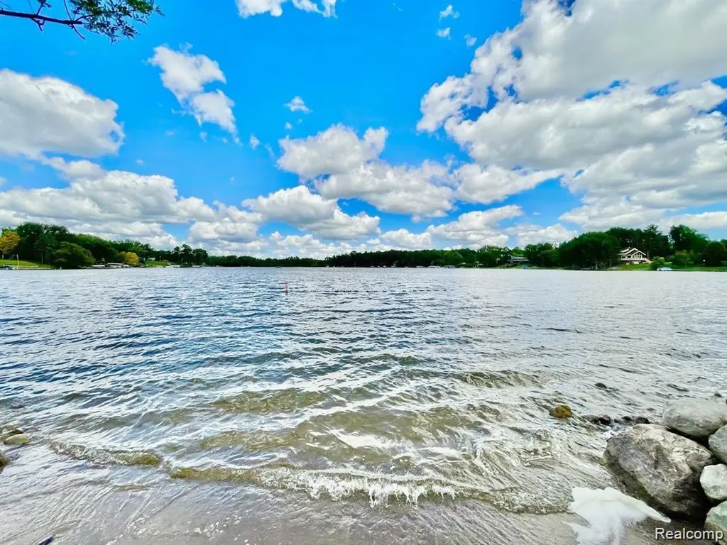 7477 Ore Knob Drive Tyrone Township MI 48430