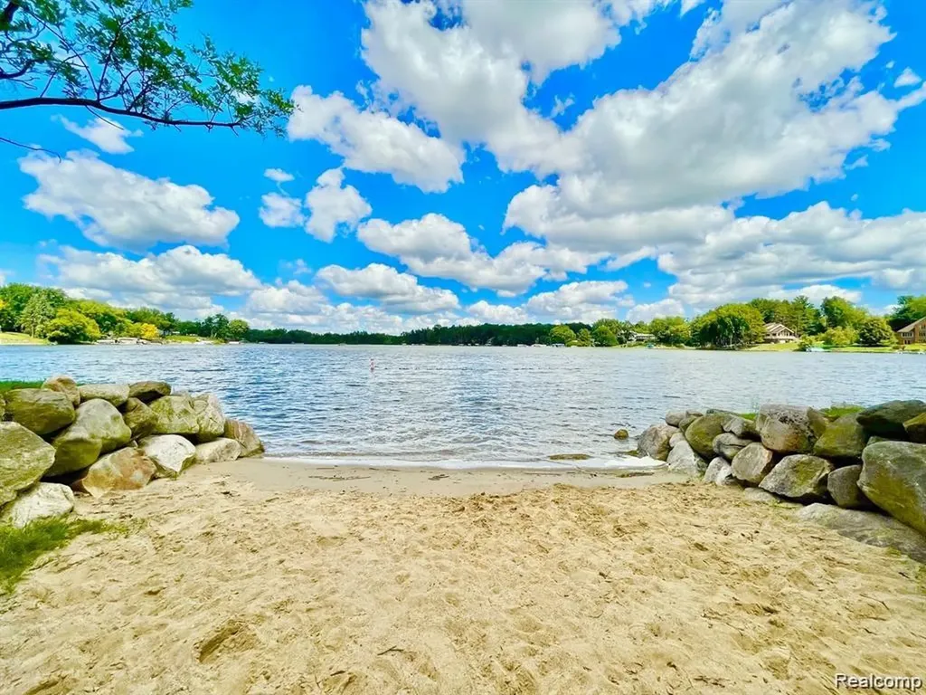 7477 Ore Knob Drive Tyrone Township MI 48430