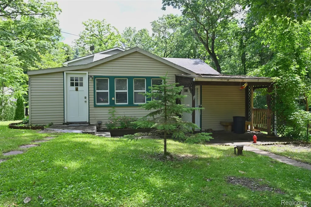 3057 Hillside Drive Milford Charter Township MI 48380