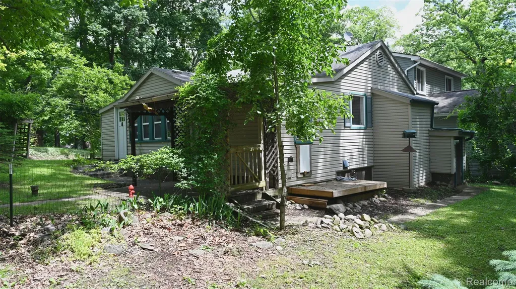 3057 Hillside Drive Milford Charter Township MI 48380