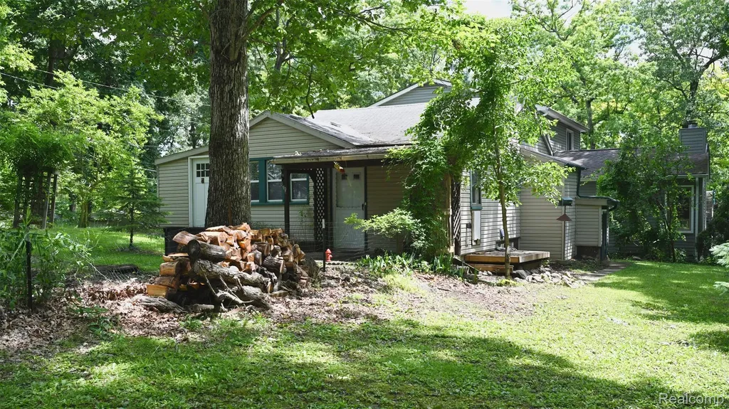 3057 Hillside Drive Milford Charter Township MI 48380
