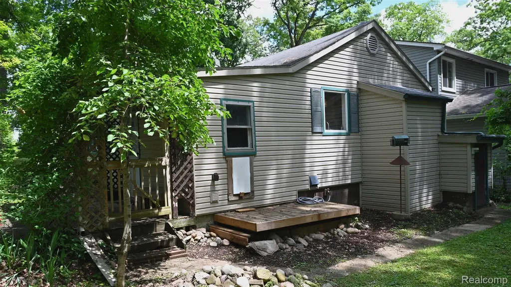 3057 Hillside Drive Milford Charter Township MI 48380