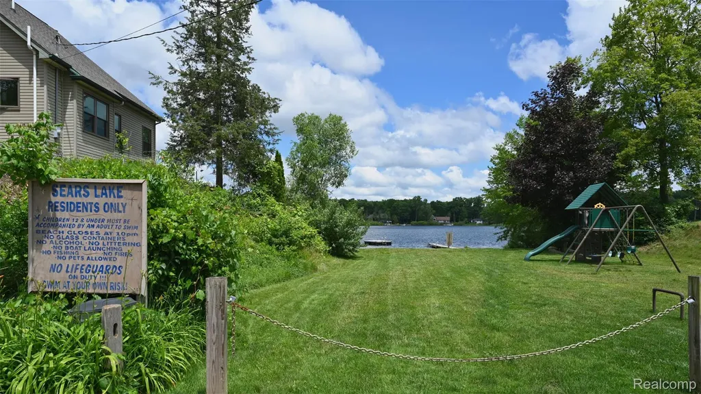 3057 Hillside Drive Milford Charter Township MI 48380