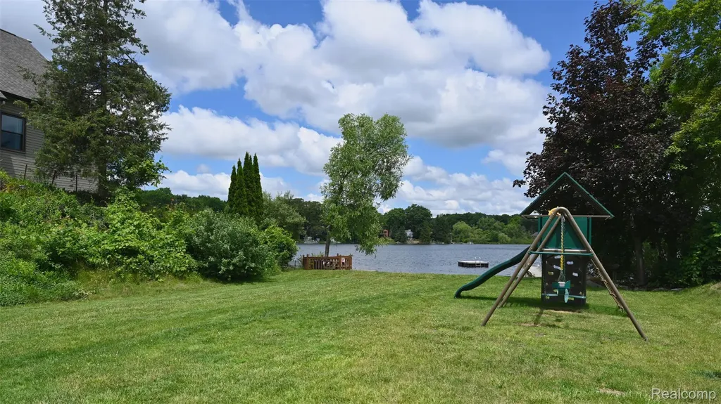 3057 Hillside Drive Milford Charter Township MI 48380
