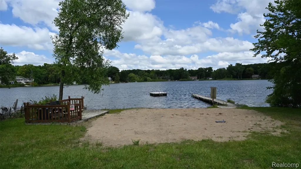 3057 Hillside Drive Milford Charter Township MI 48380