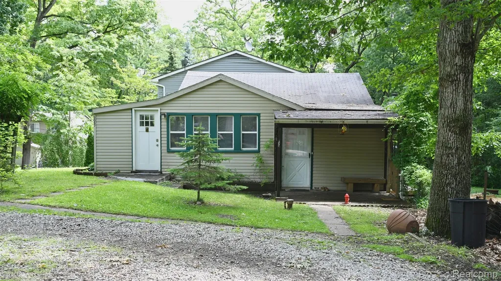 3057 Hillside Drive Milford Charter Township MI 48380