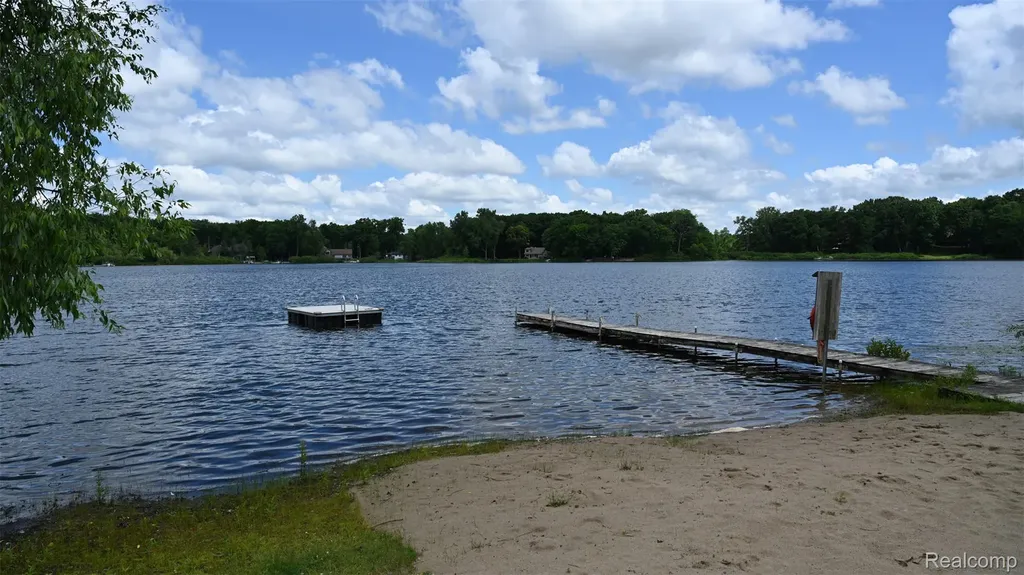 3057 Hillside Drive Milford Charter Township MI 48380
