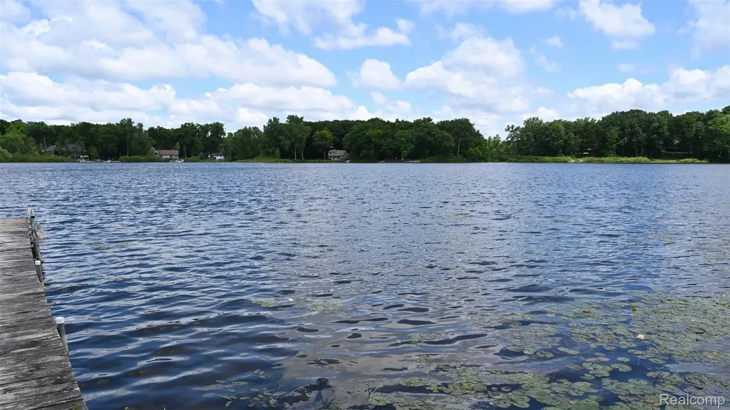 3057 Hillside Drive Milford Charter Township MI 48380