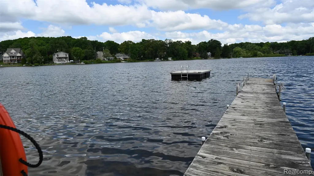 3057 Hillside Drive Milford Charter Township MI 48380