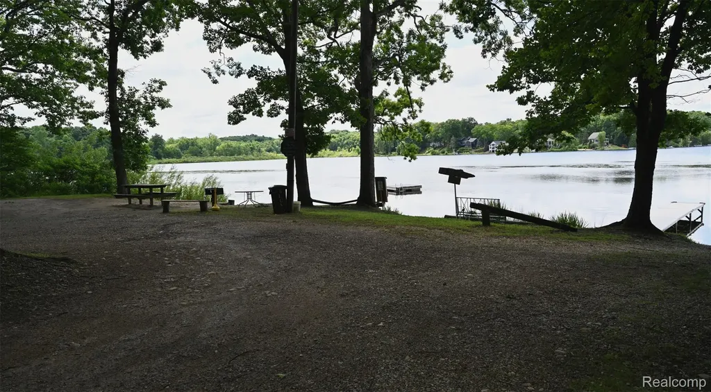 3057 Hillside Drive Milford Charter Township MI 48380