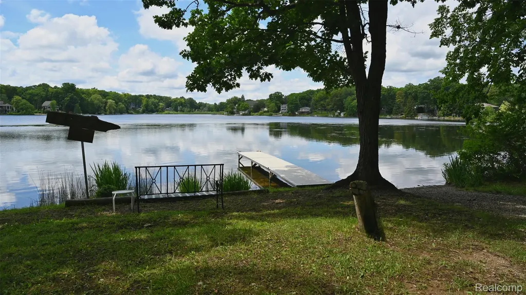 3057 Hillside Drive Milford Charter Township MI 48380