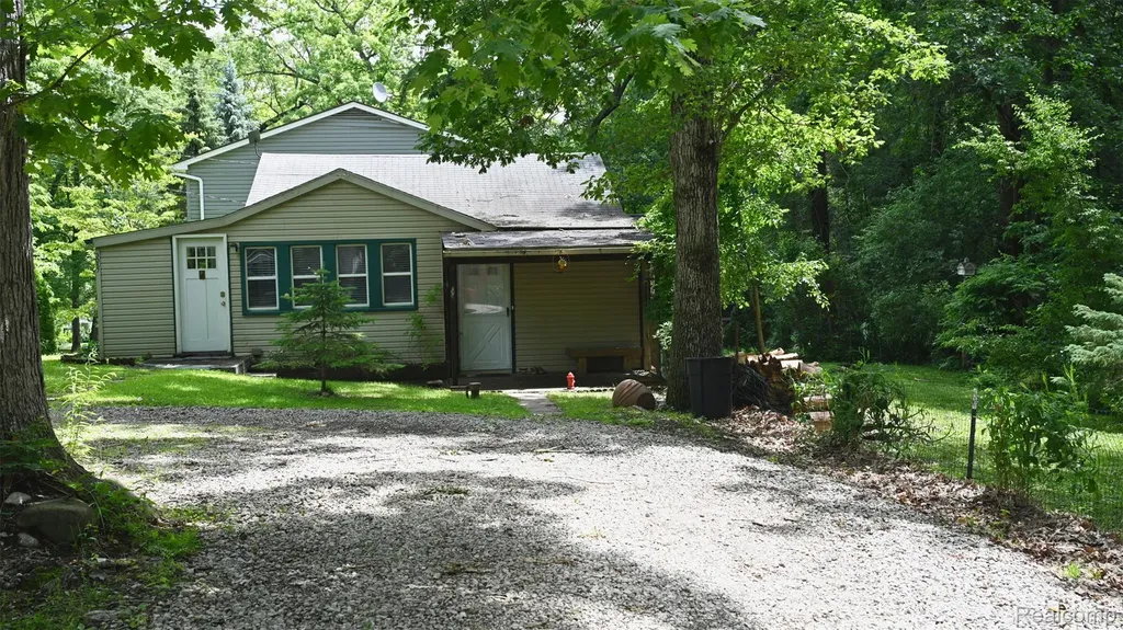 3057 Hillside Drive Milford Charter Township MI 48380