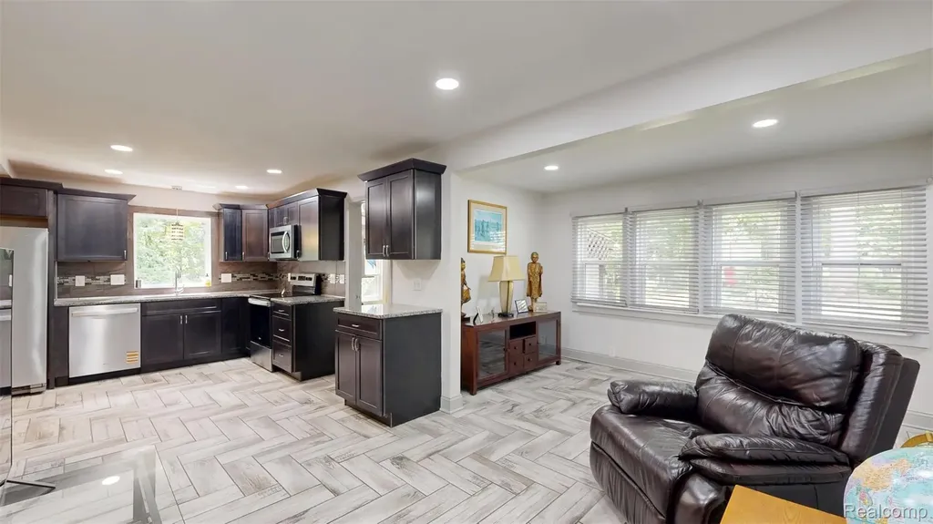 3057 Hillside Drive Milford Charter Township MI 48380