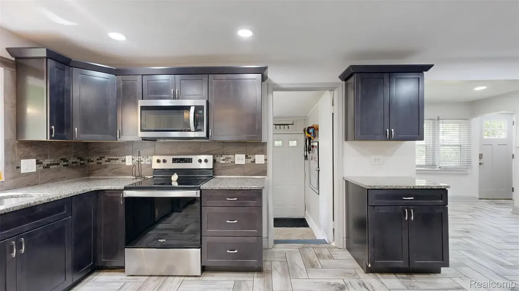 3057 Hillside Drive Milford Charter Township MI 48380