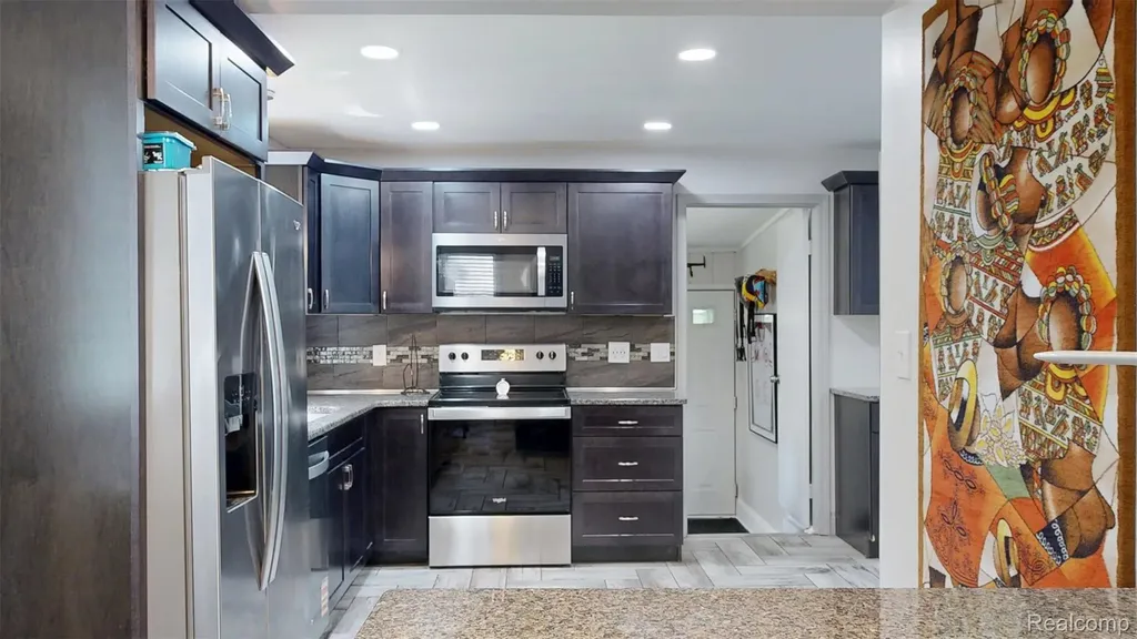 3057 Hillside Drive Milford Charter Township MI 48380