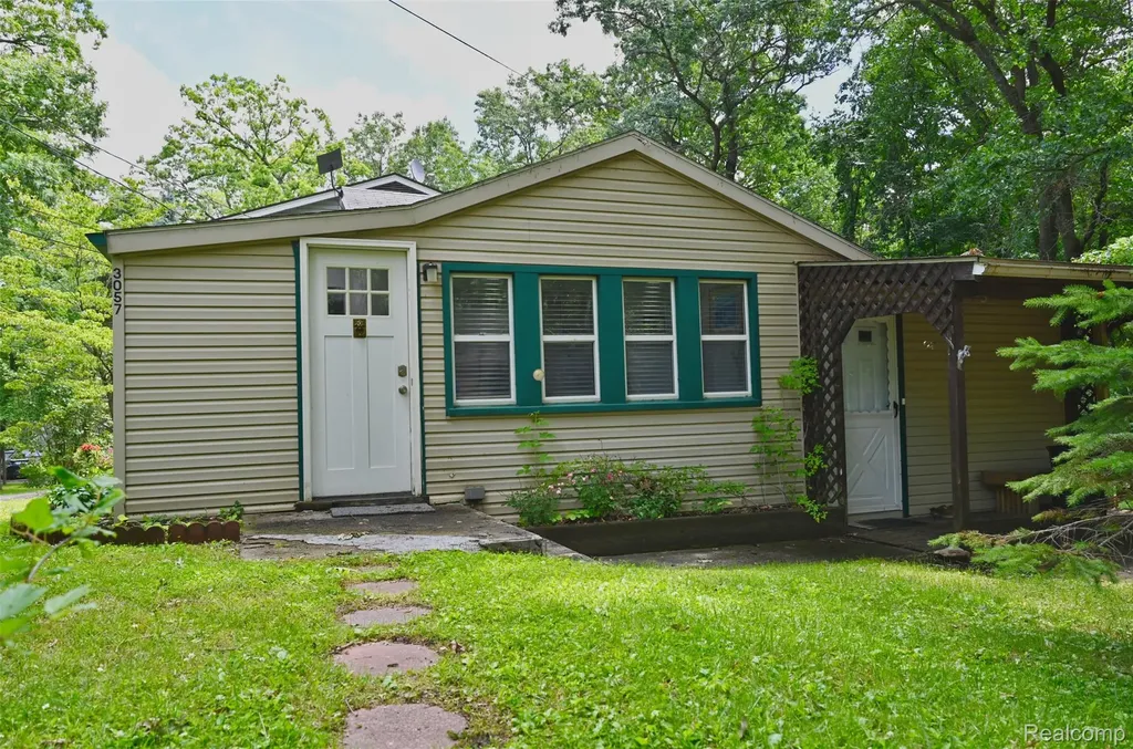3057 Hillside Drive Milford Charter Township MI 48380