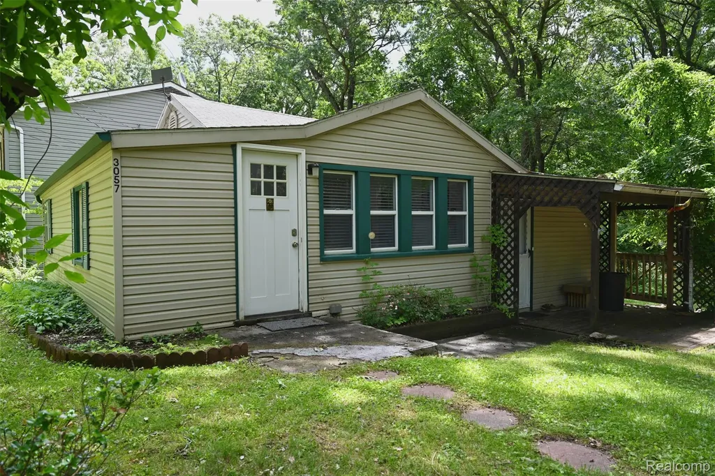 3057 Hillside Drive Milford Charter Township MI 48380