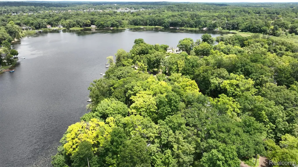 3057 Hillside Drive Milford Charter Township MI 48380