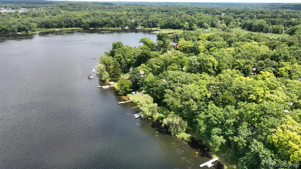 3057 Hillside Drive Milford Charter Township MI 48380