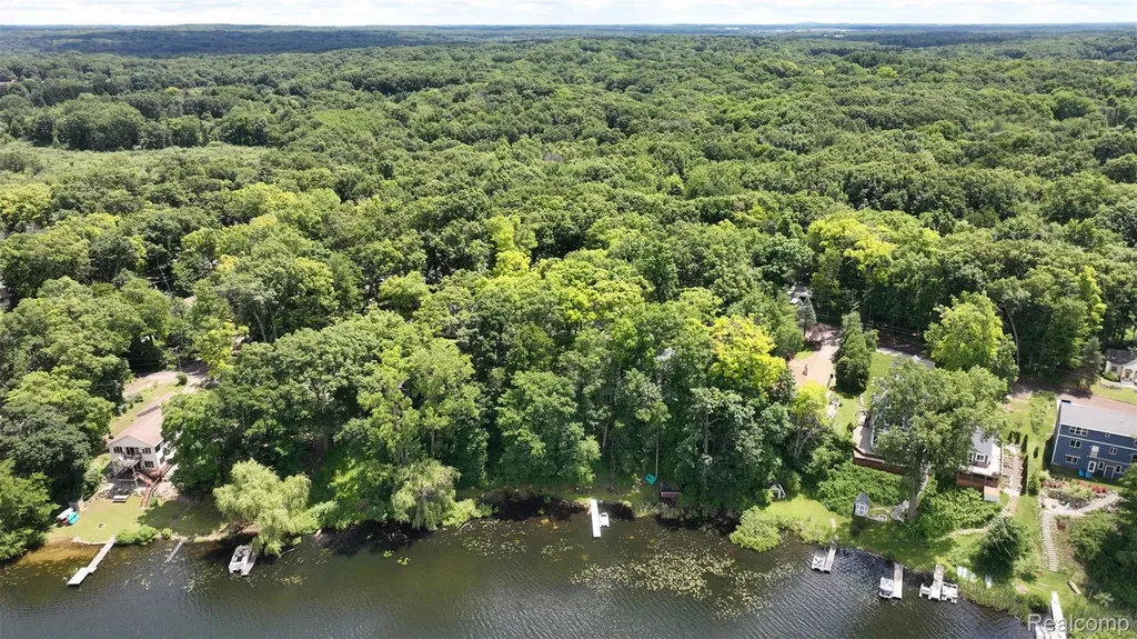 3057 Hillside Drive Milford Charter Township MI 48380